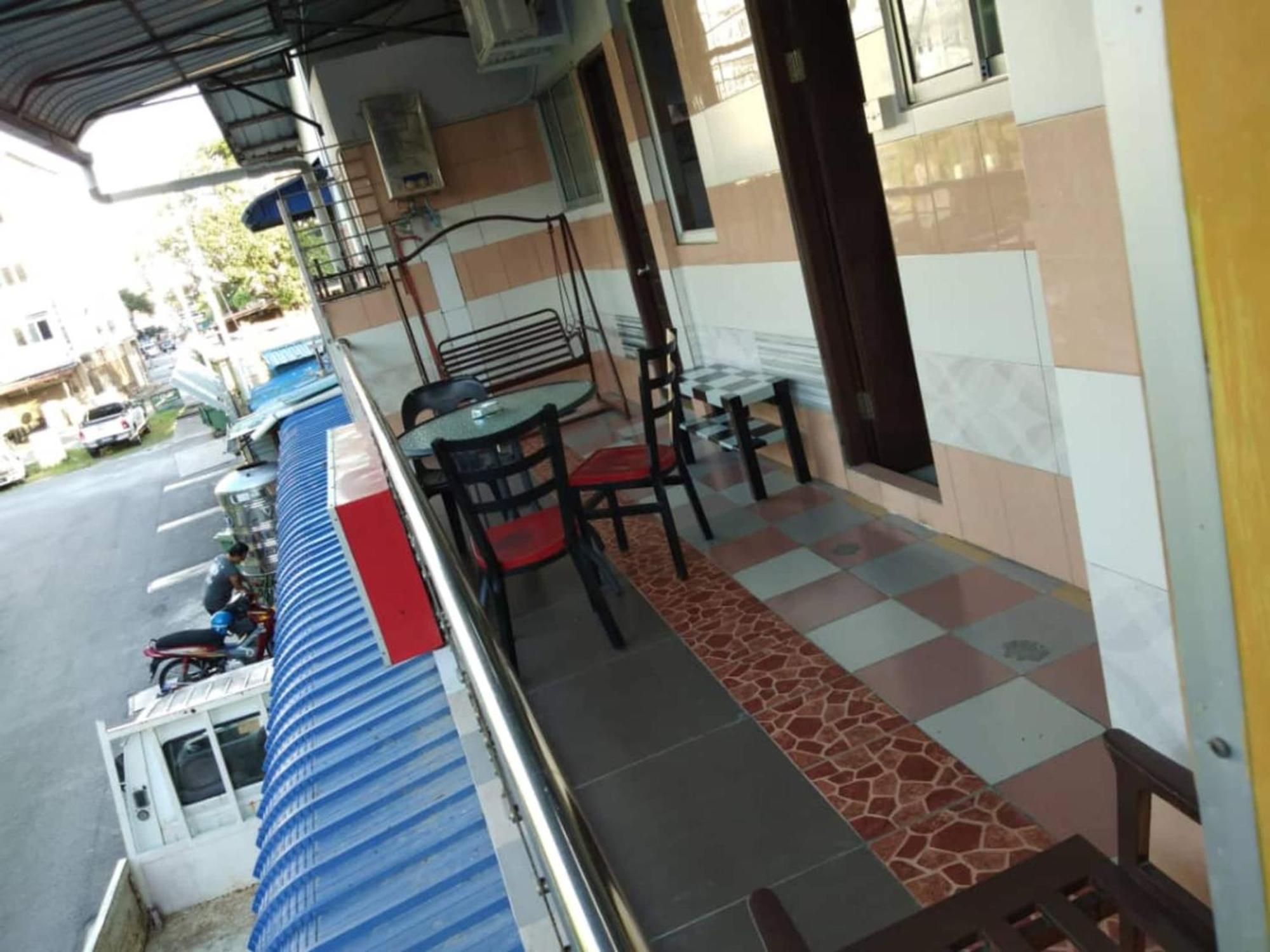 Oyo 90972 Jj Homestay Miri Exterior foto