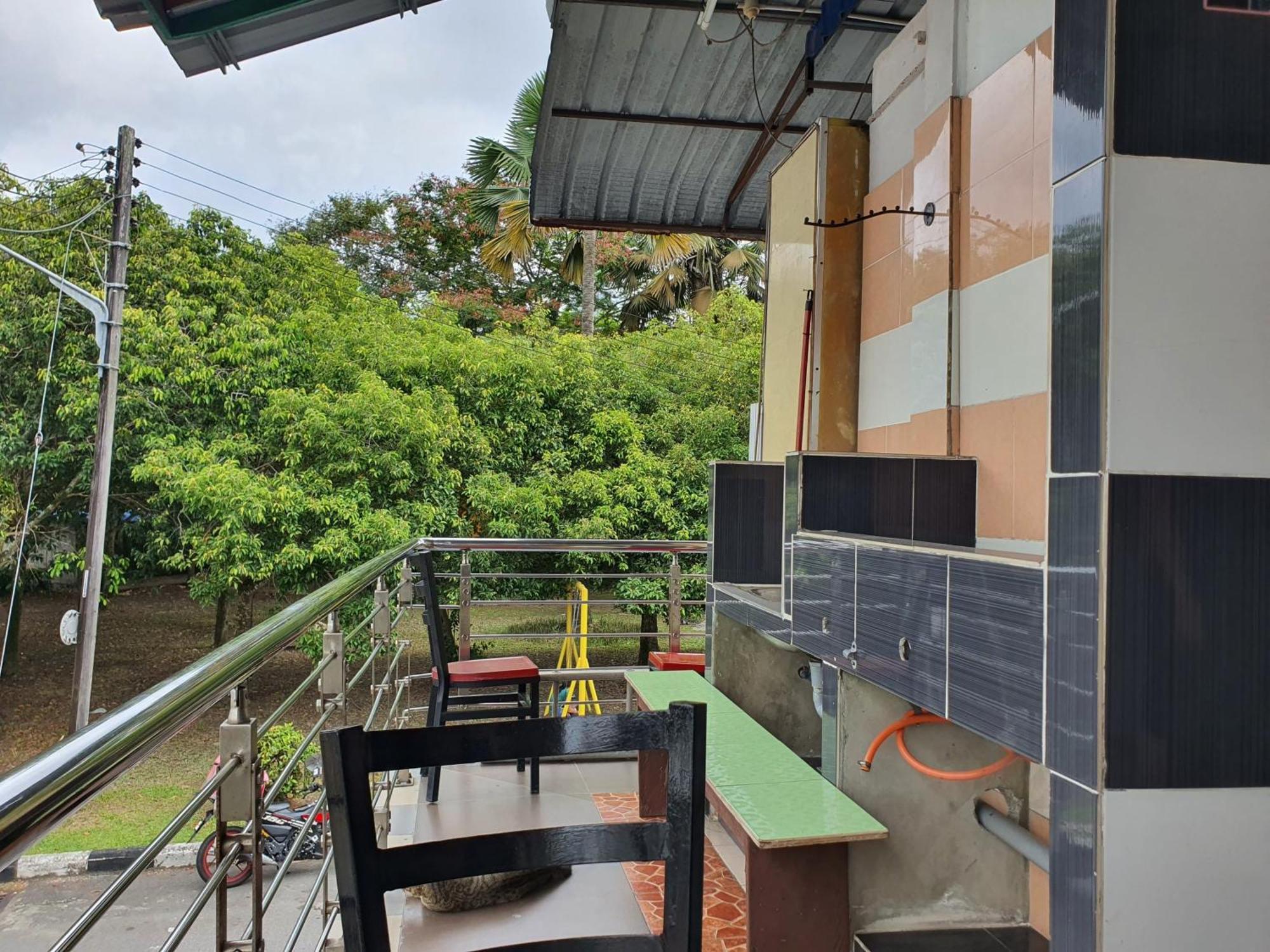 Oyo 90972 Jj Homestay Miri Exterior foto